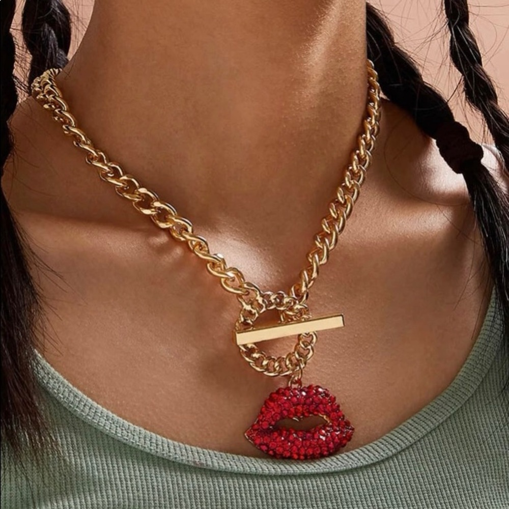 ❌LAST ONE Stunning Gold Toned Chain Necklace with Red Sapphire Lips